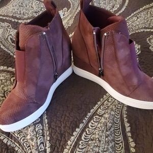 Wine wedge sneakers